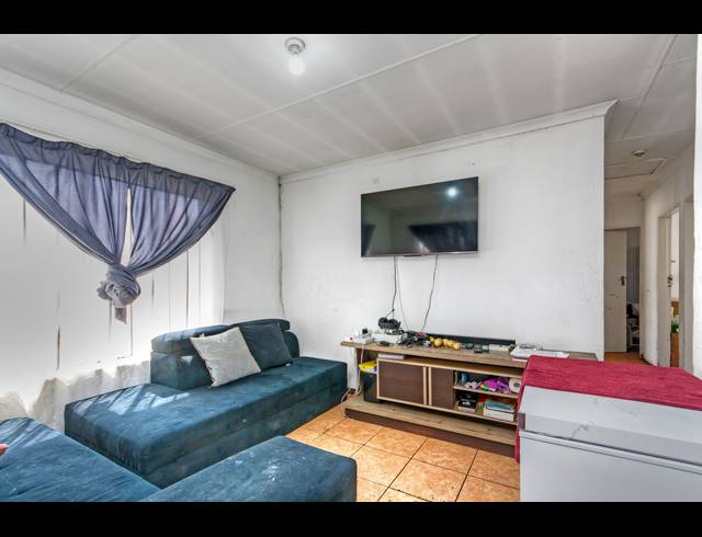 3 BEDROOM HOUSE FOR SALE IN COSMO CITY